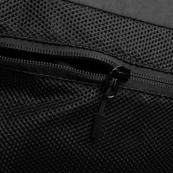 Lululemon Command The Day Kit *5L, Black (Third Release) - Picture 3 of 11
